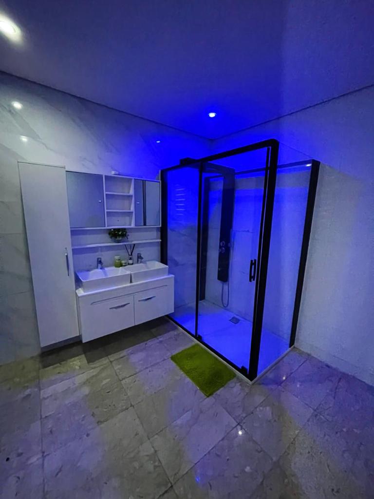 Luxury 5 Bedroom Apartment & Maisonette with BQ