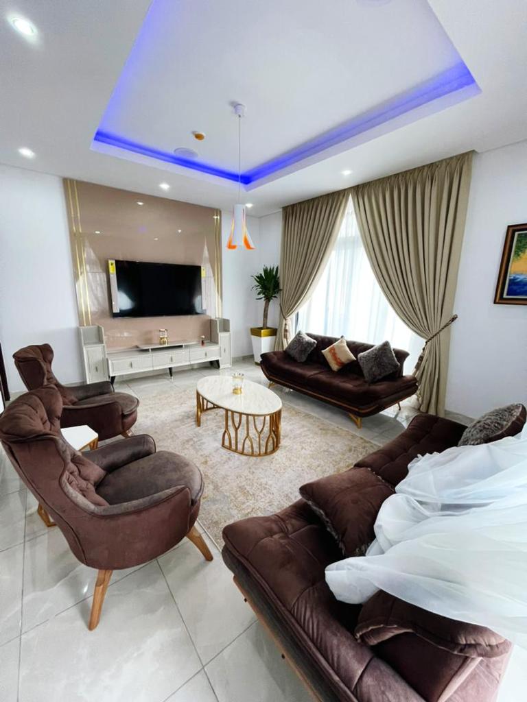 Luxury 5 Bedroom Apartment & Maisonette with BQ
