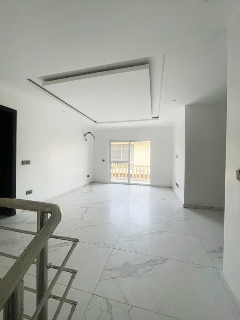 4 bedroom semi detached duplex with 2 BQ