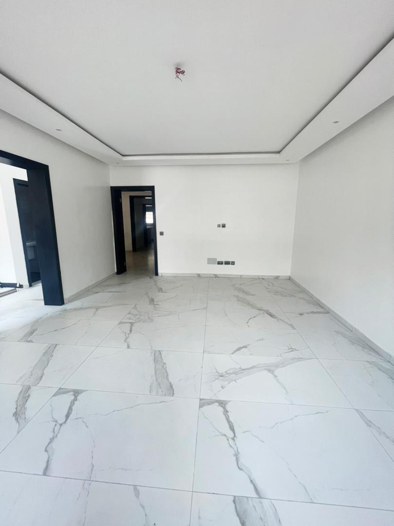 4 bedroom semi detached duplex with 2 BQ