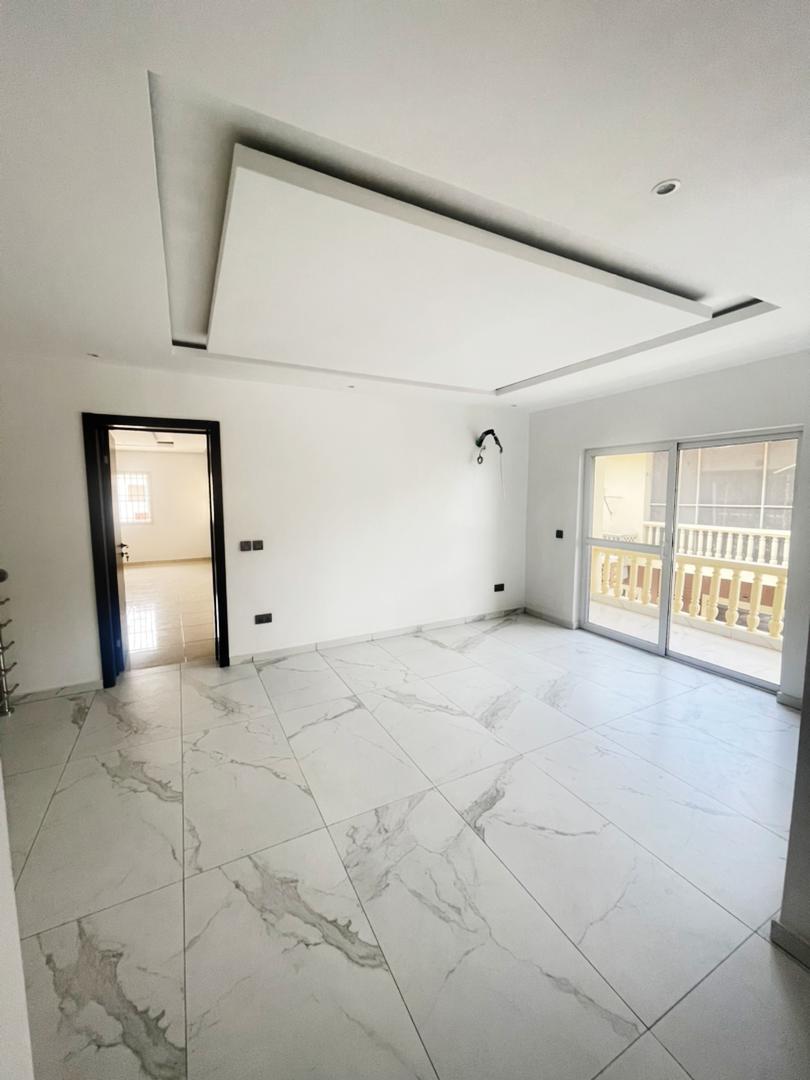 4 bedroom semi detached duplex with 2 BQ