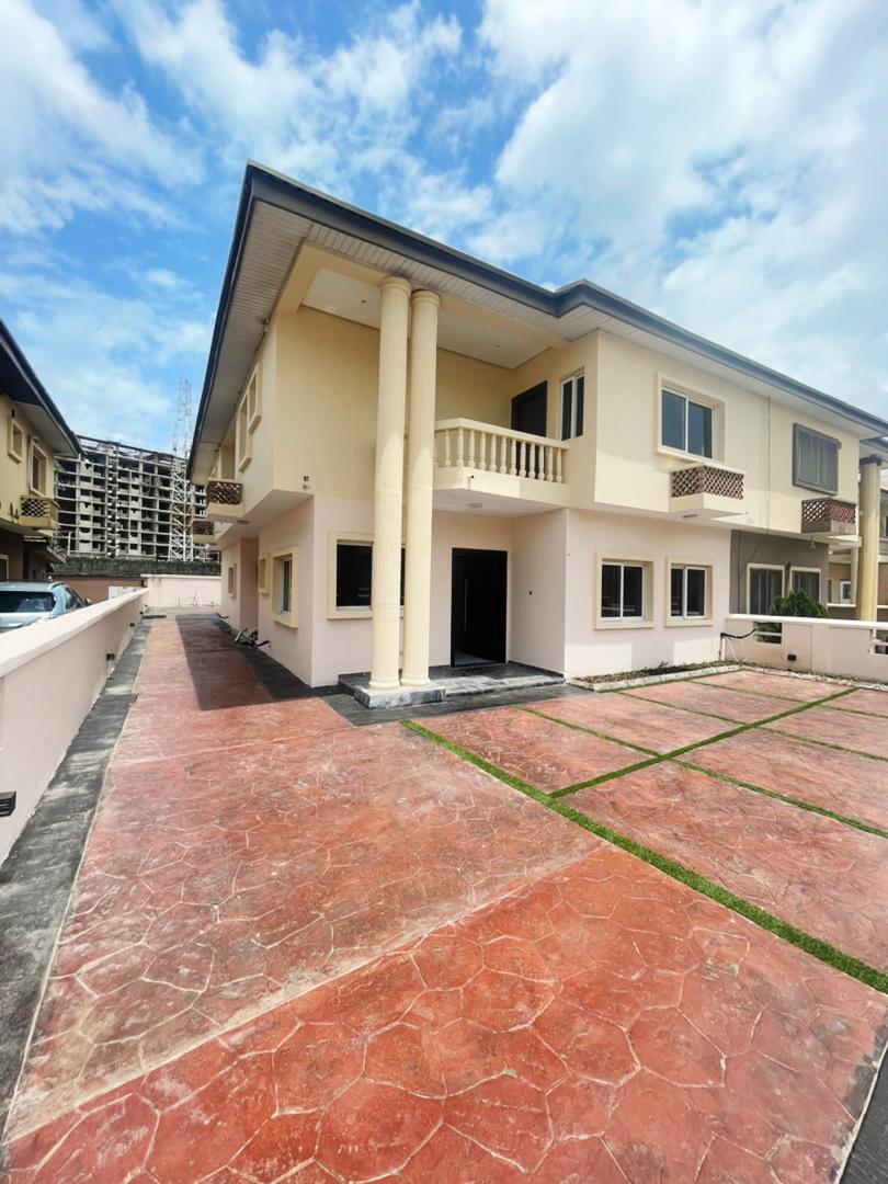 4 bedroom semi detached duplex with 2 BQ