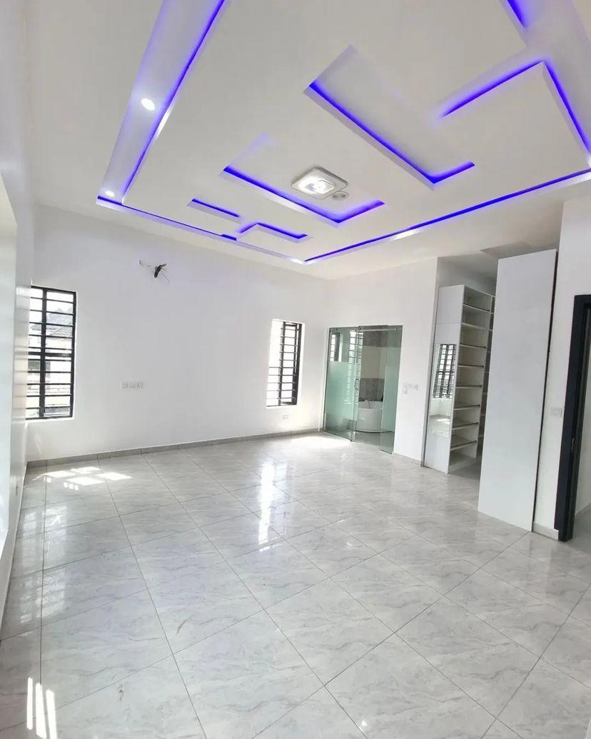 5 bedroom detached duplex with BQ
