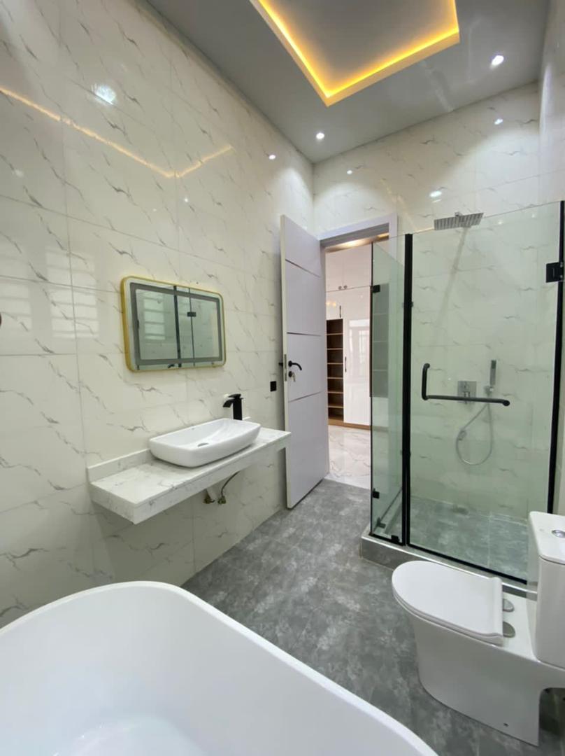 4 bedroom detached duplex + BQ