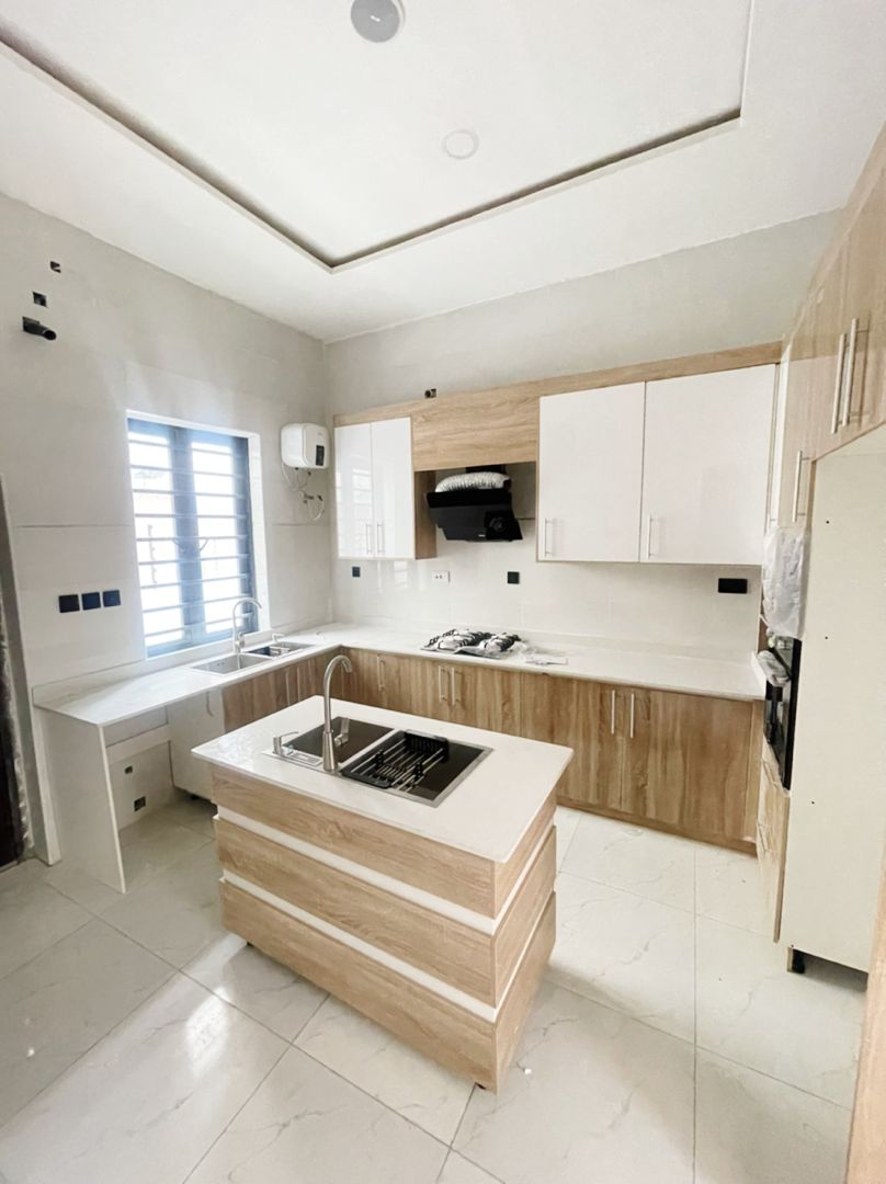 4 bedroom detached duplex + BQ