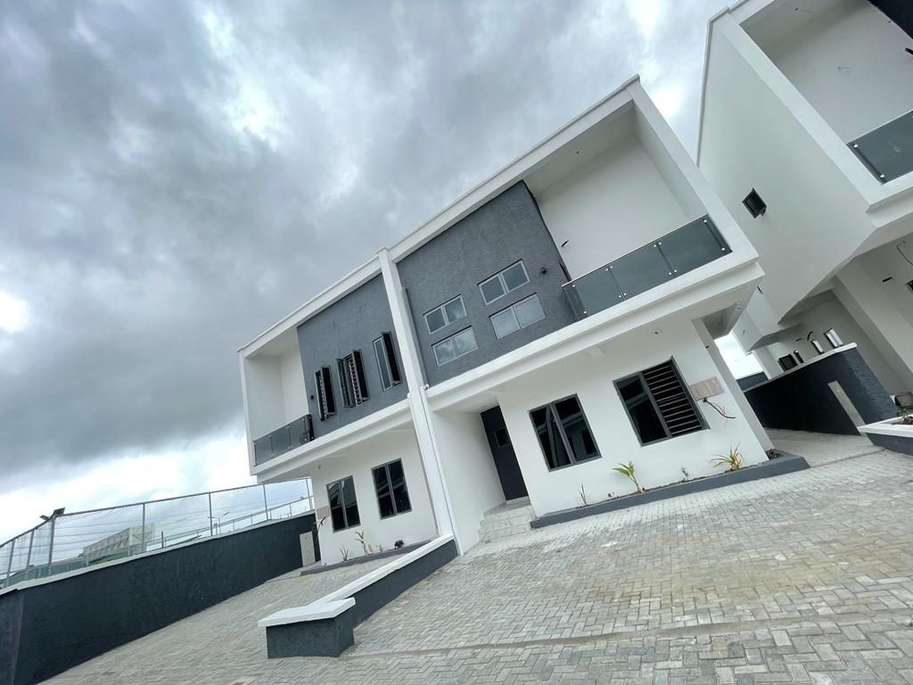 4 bedroom semi detached duplex with BQ