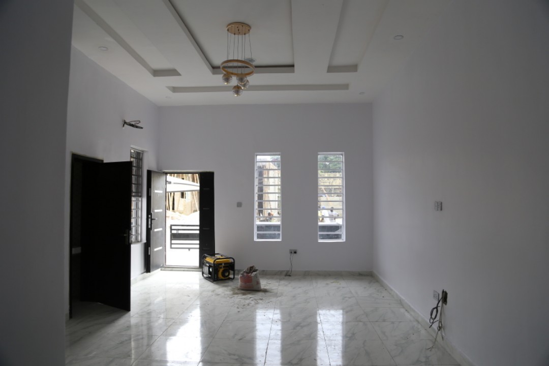 4bedroom semi-detached duplex.