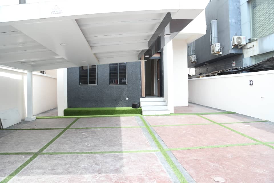4 bedroom detached duplex + BQ