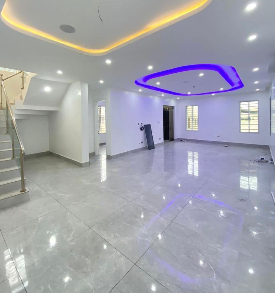 5 bedroom detached duplex with BQ