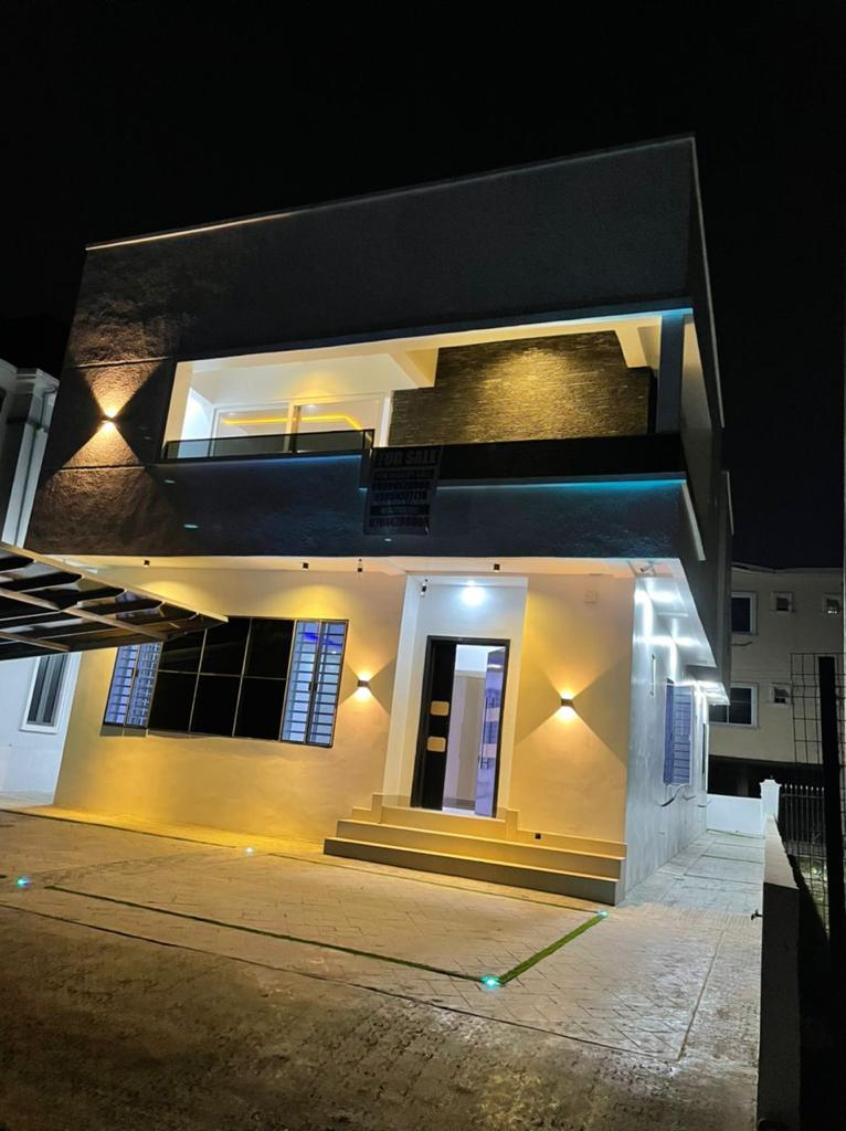 5 bedroom detached duplex with BQ