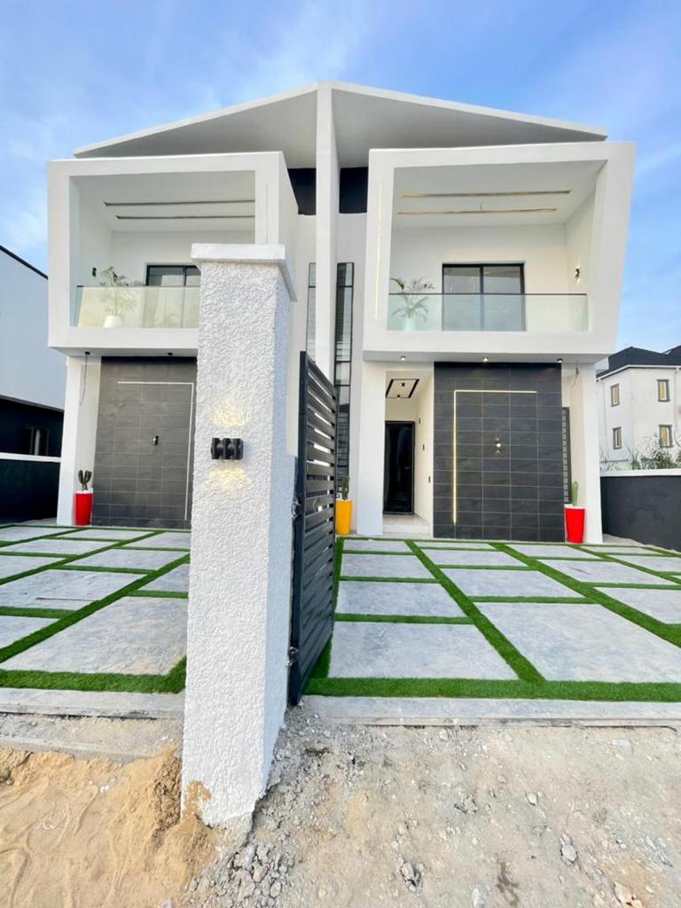 4 bedroom semi detached duplex with BQ