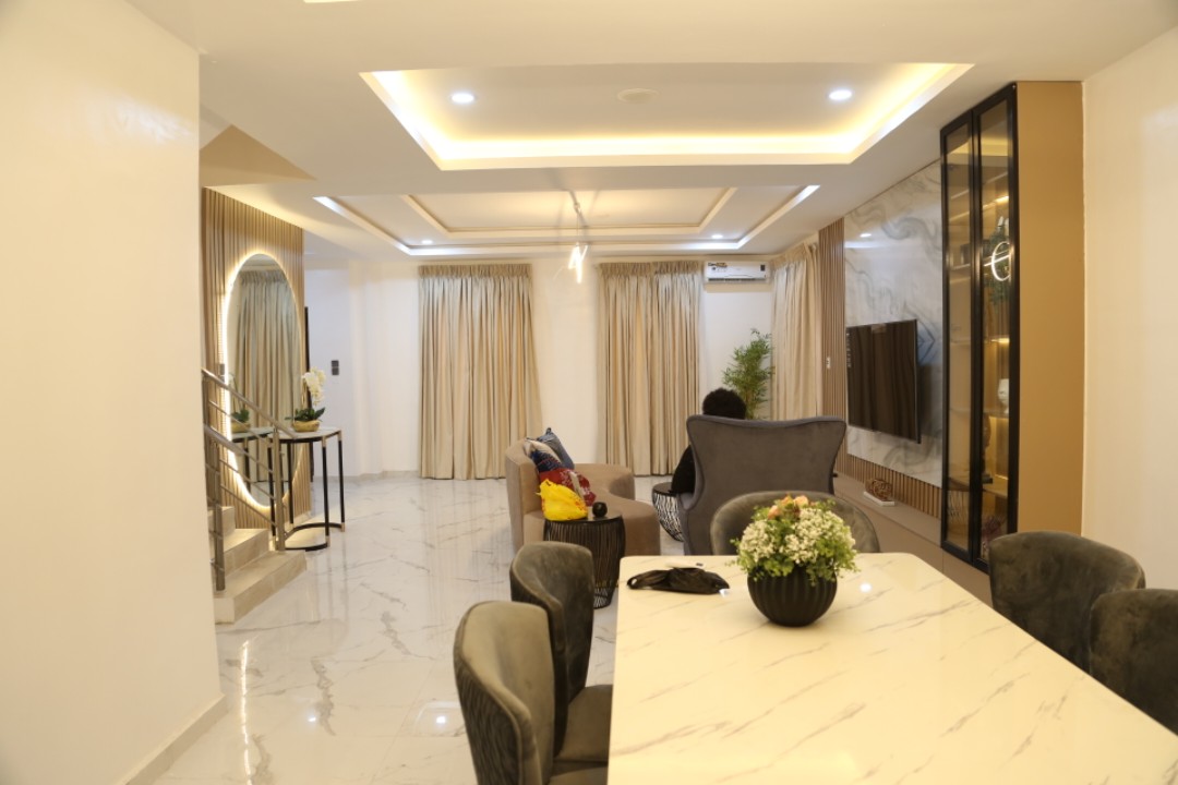 4 bedroom duplex + BQ