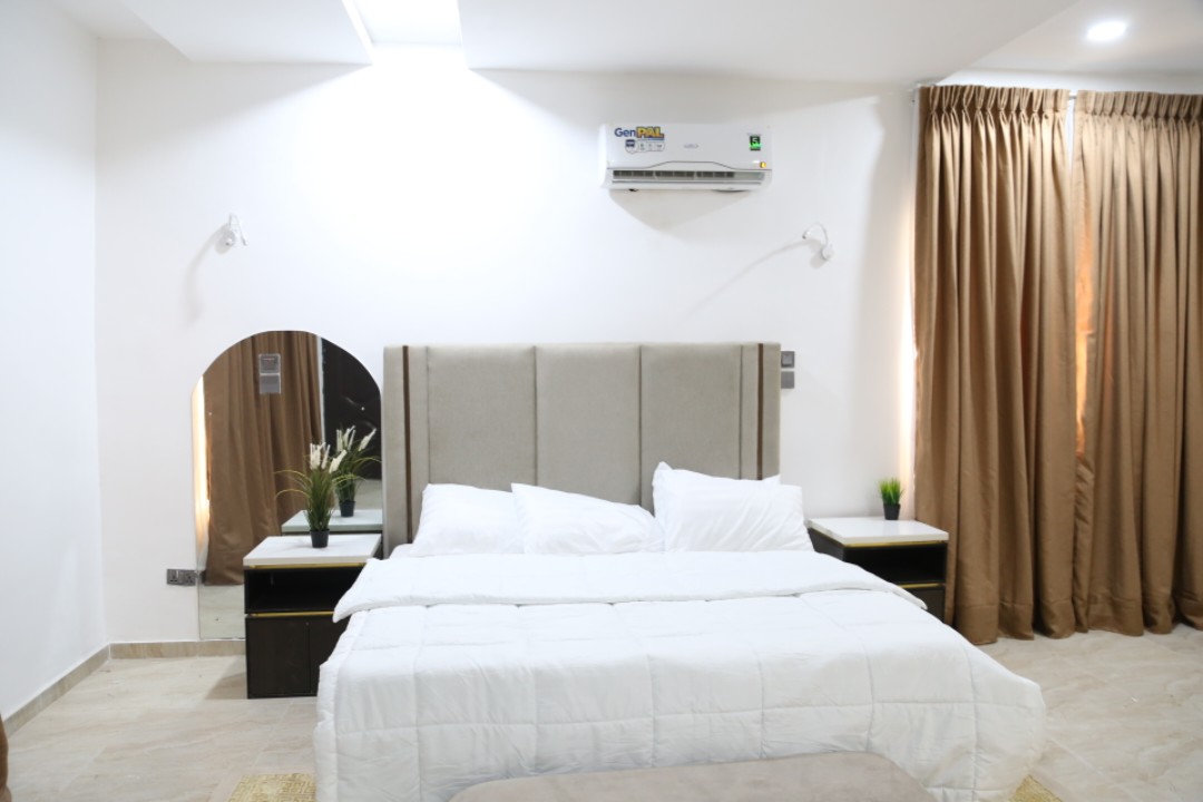 4 bedroom duplex + BQ