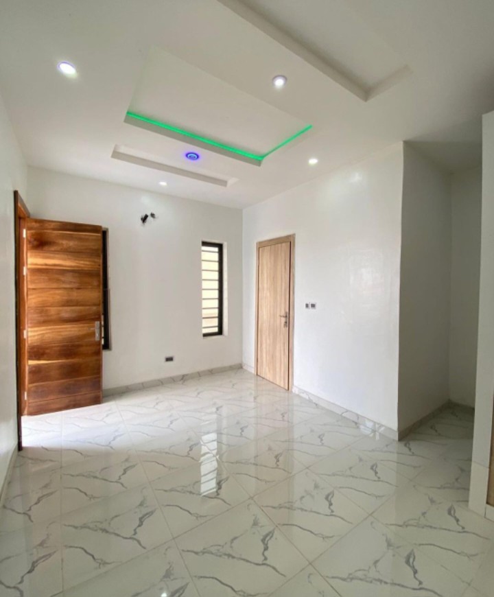 5 bedroom detached duplex with BQ