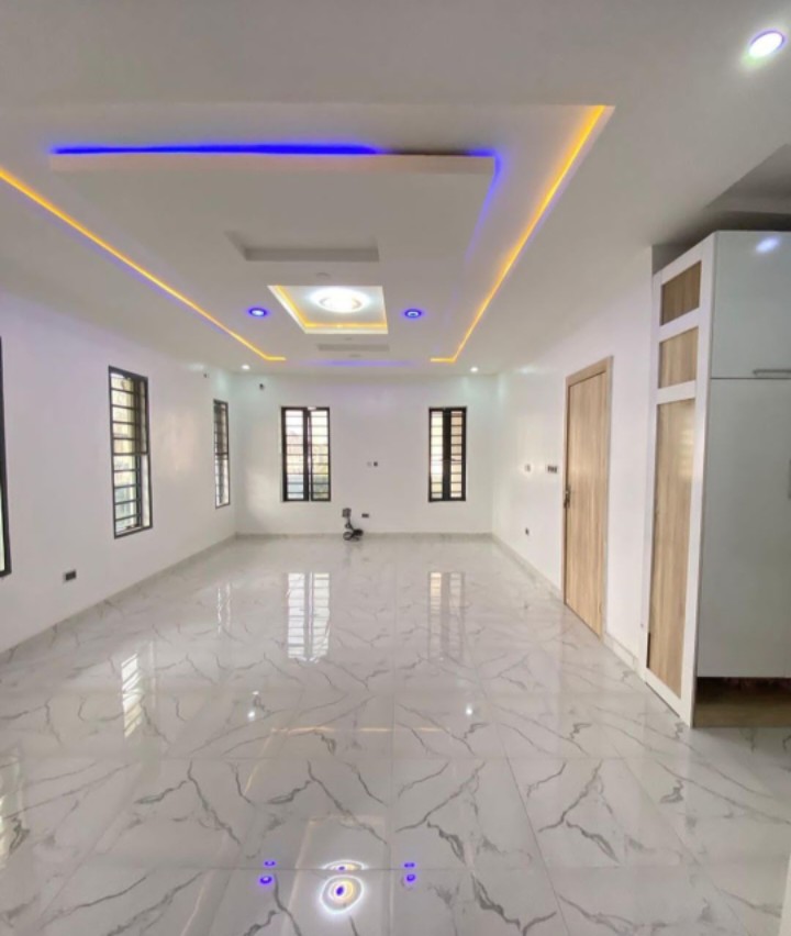 5 bedroom detached duplex with BQ