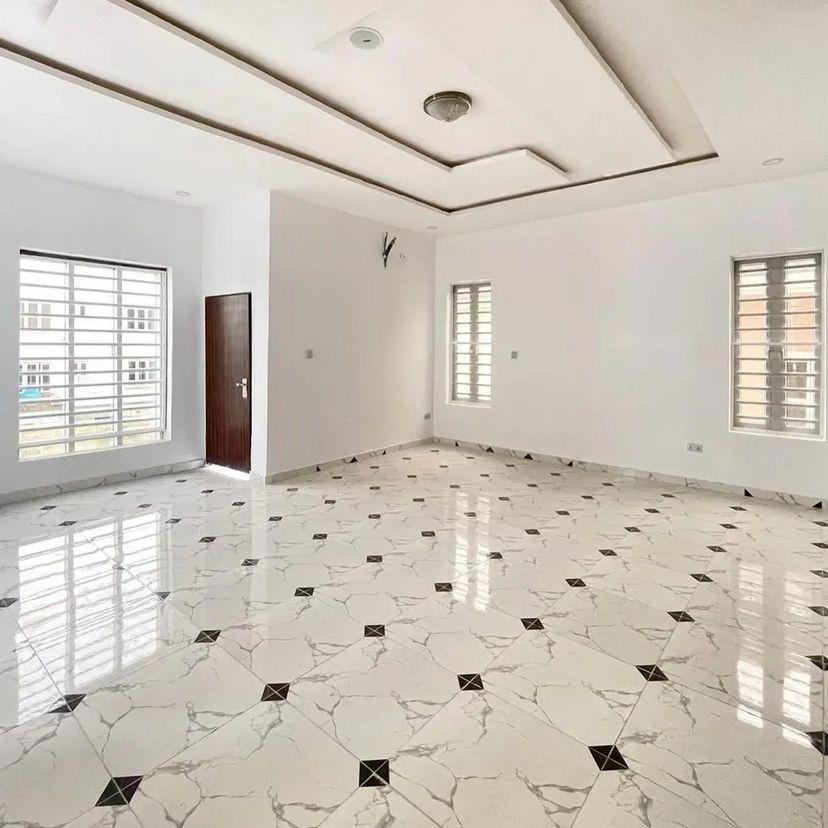 5 bedroom detached duplex with BQ