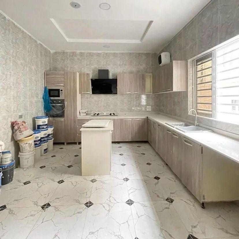 5 bedroom detached duplex with BQ