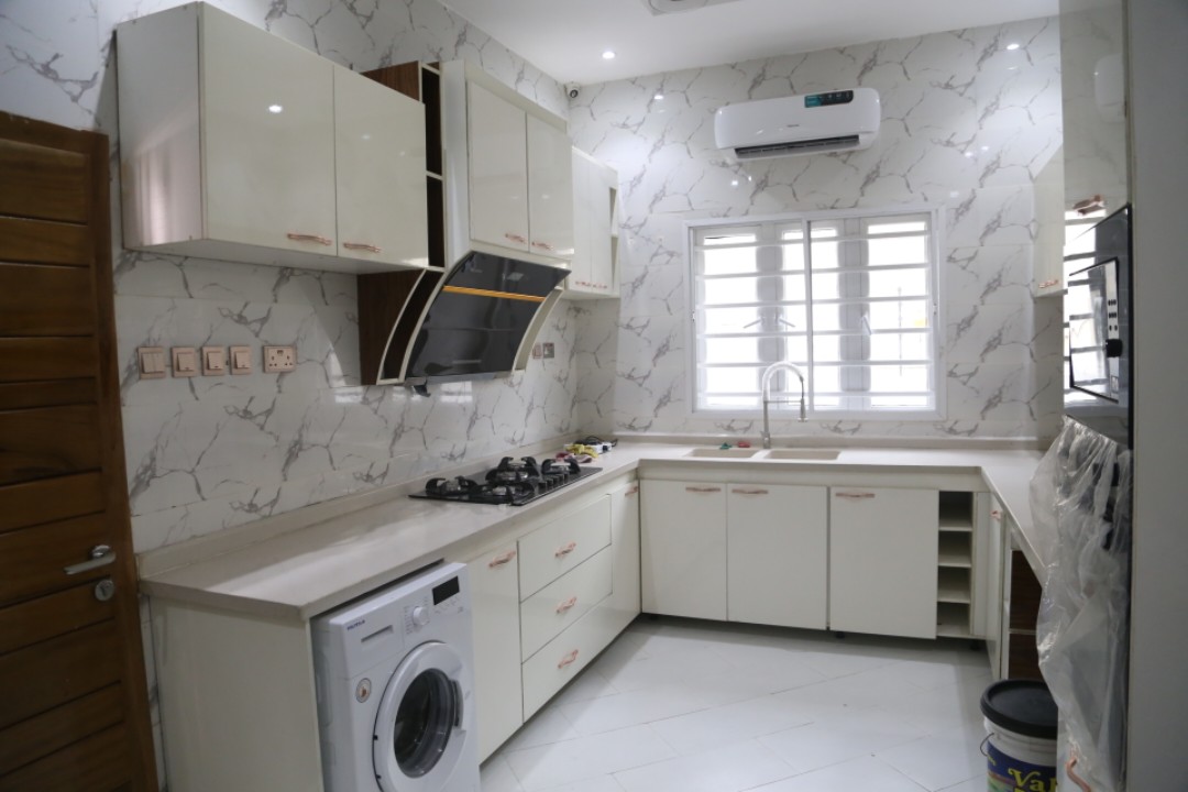 4 bedroom fully furnished detached duplex + BQ