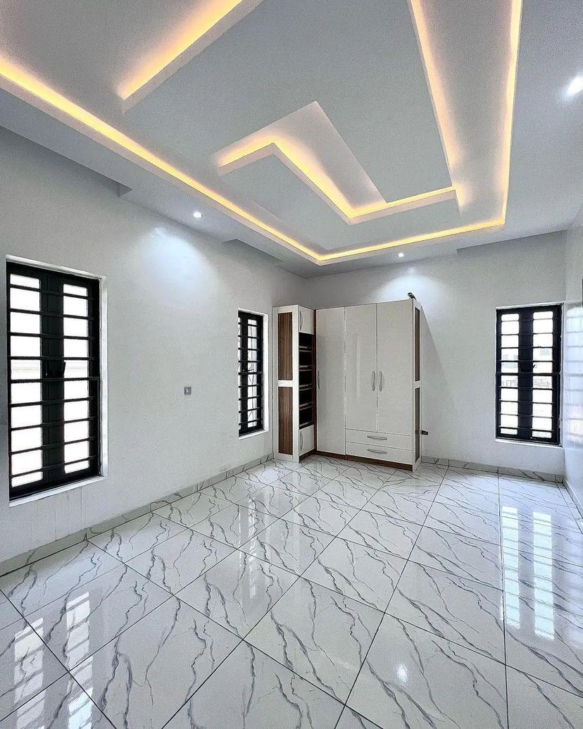 4 bedroom detached duplex