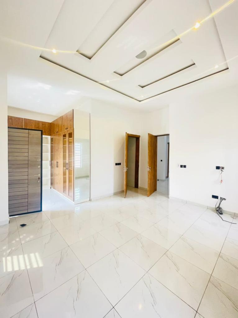 4 bedroom detached duplex with BQ