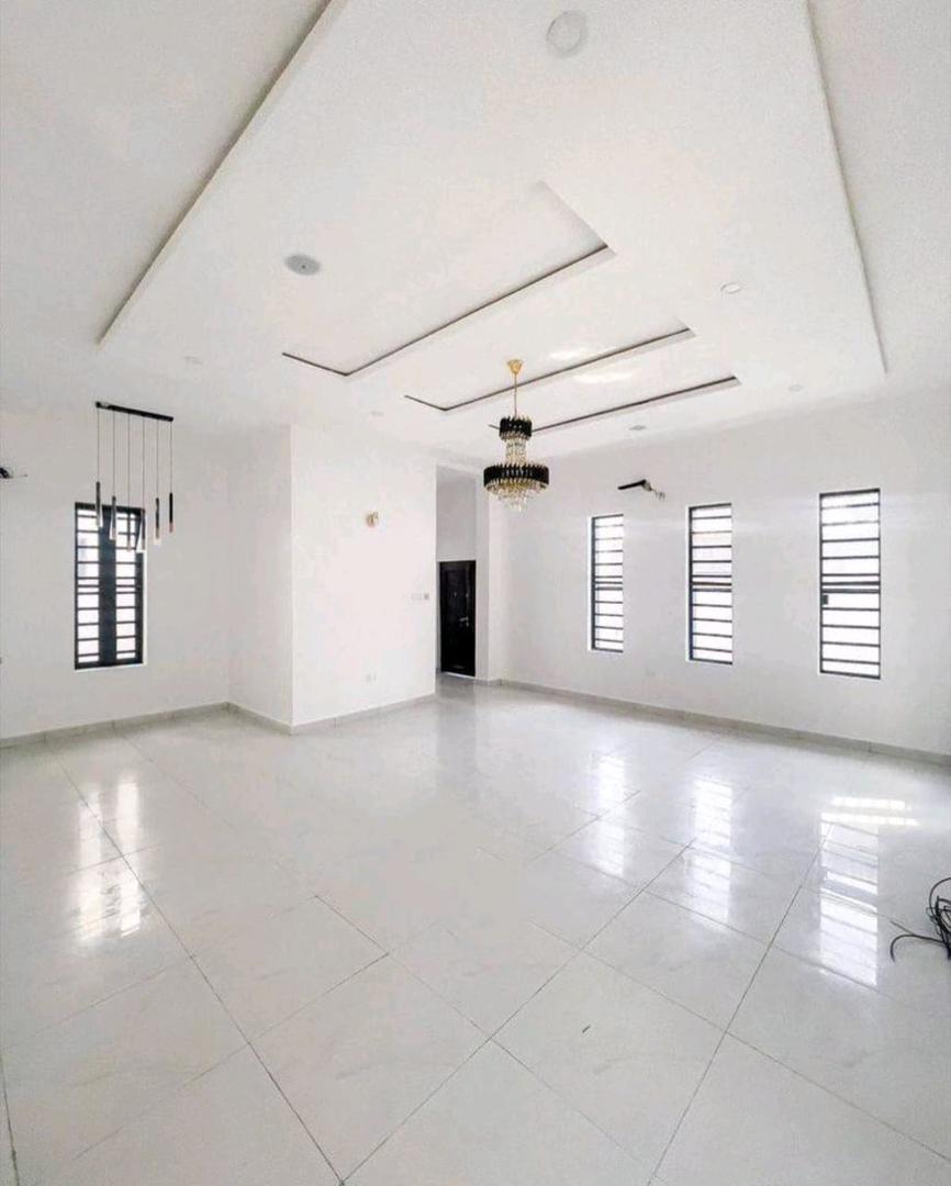 5 bedroom detached duplex with BQ