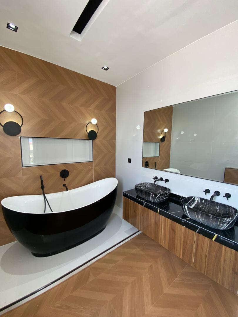 5 bedroom semi-detached duplex with BQ