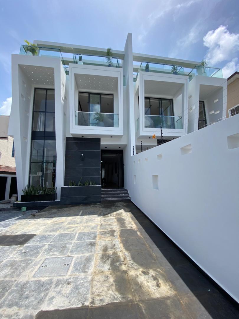 5 bedroom semi-detached duplex with BQ