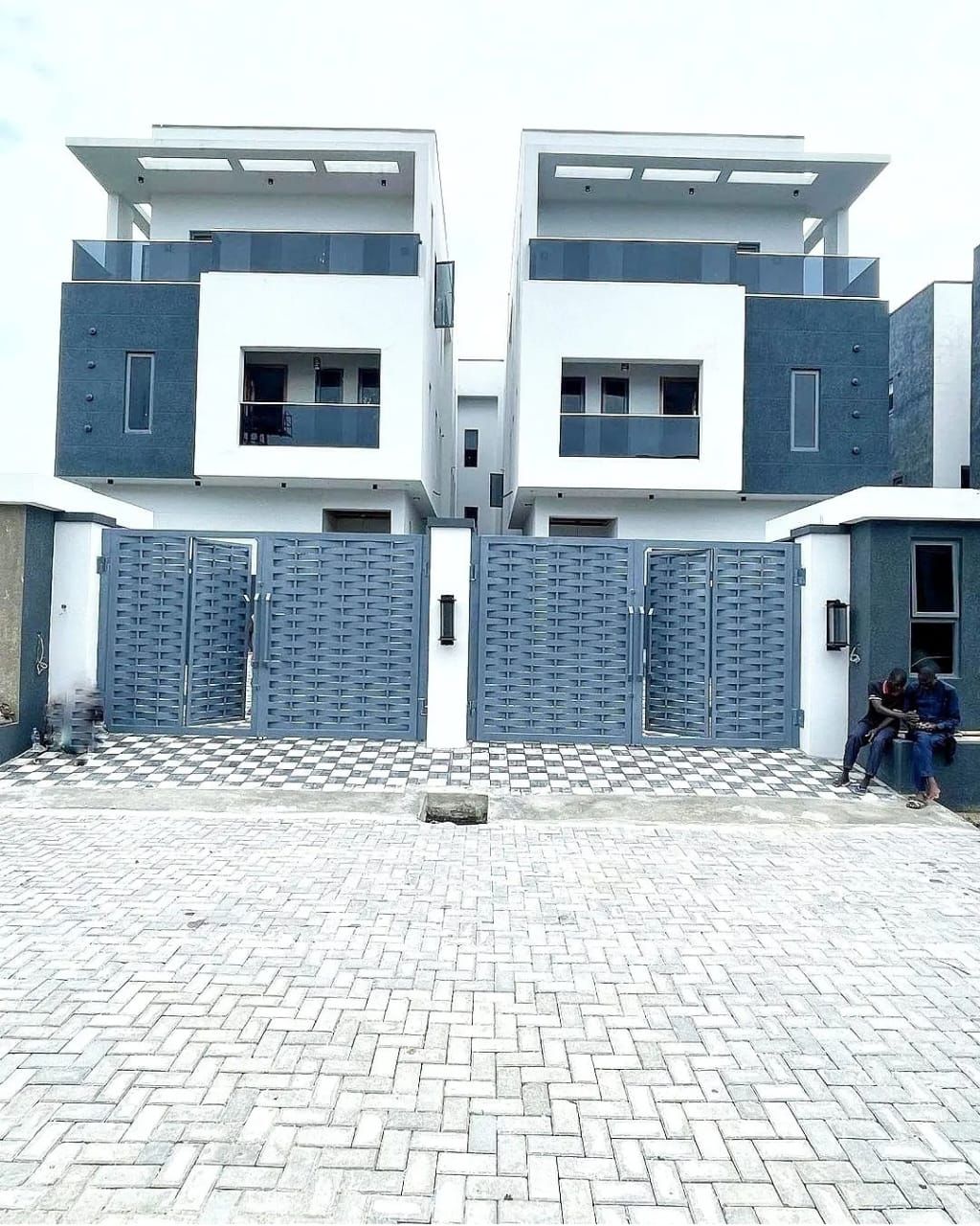 5 bedroom detached duplex with BQ