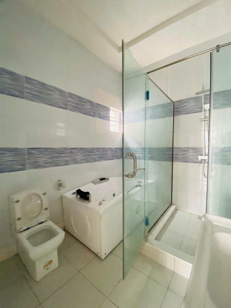 5 bedroom detached duplex with BQ