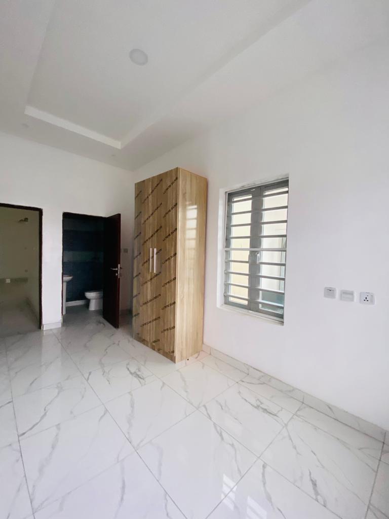 5 bedroom detached duplex with BQ