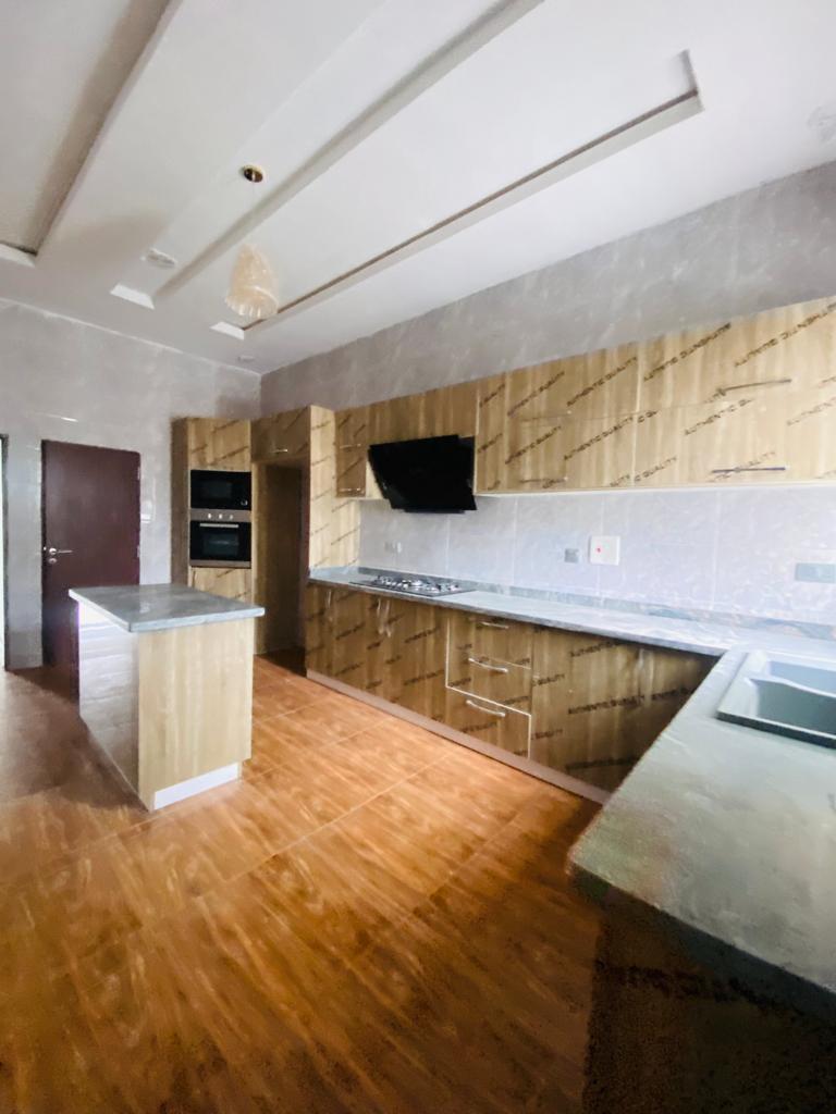 5 bedroom detached duplex with BQ