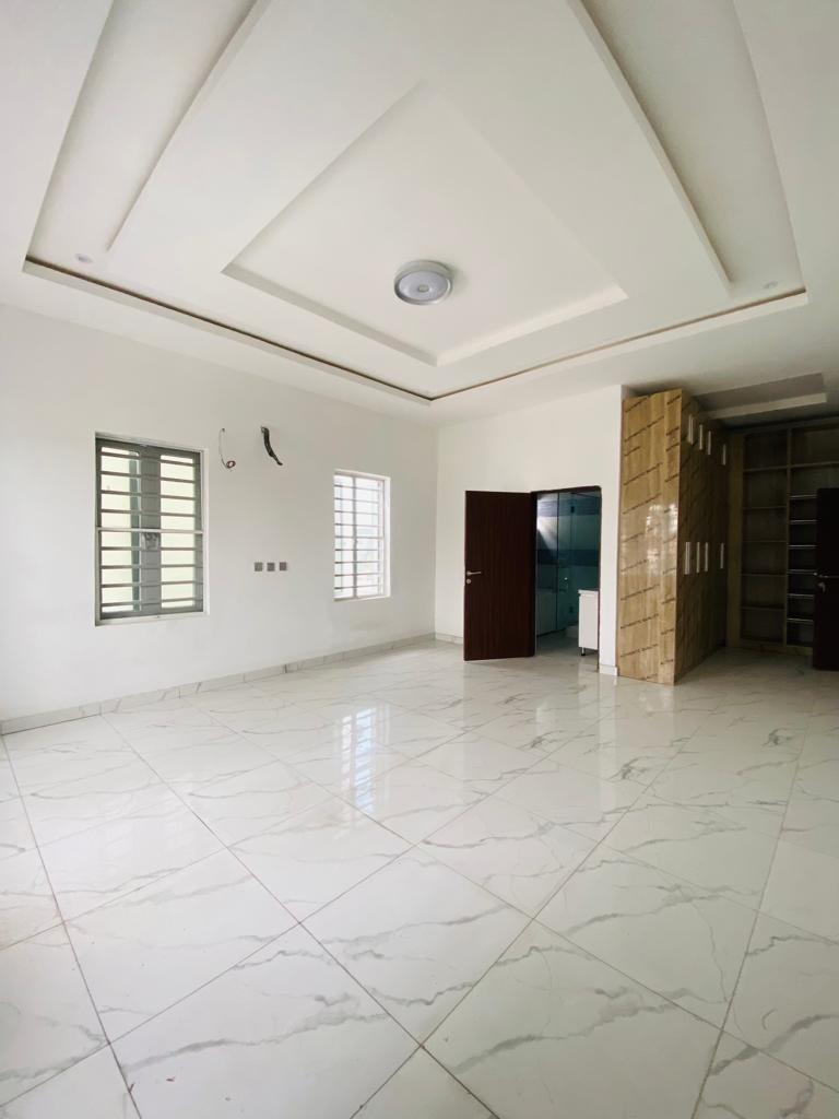 5 bedroom detached duplex with BQ