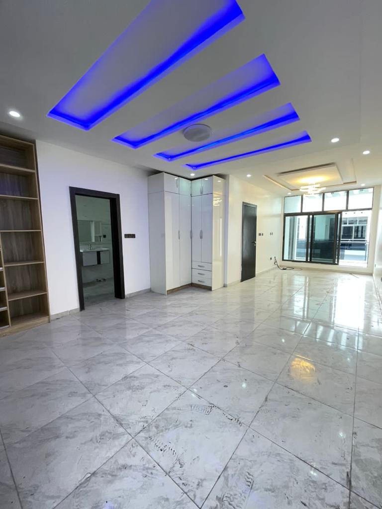 4 bedroom semi detached duplex with BQ