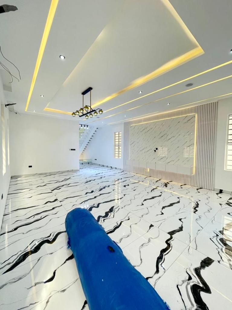 5 bedroom detached duplex with BQ