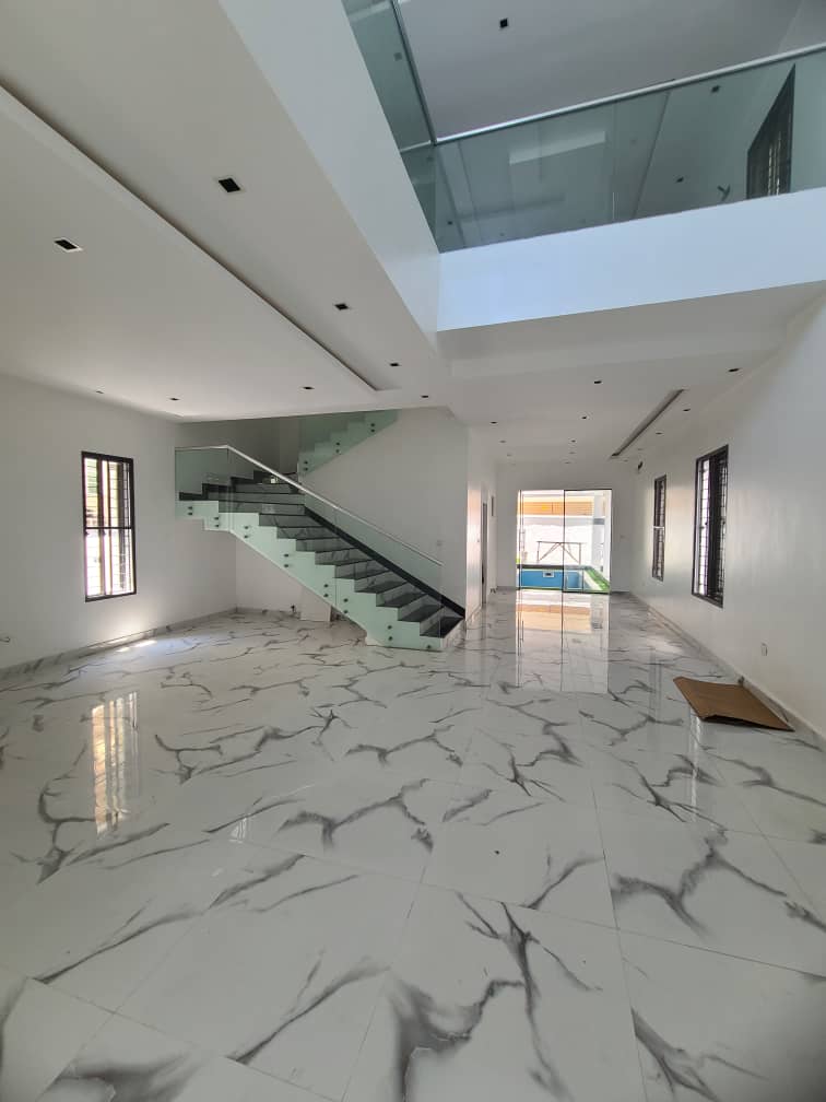 5 bedroom detached duplex with 2 BQ