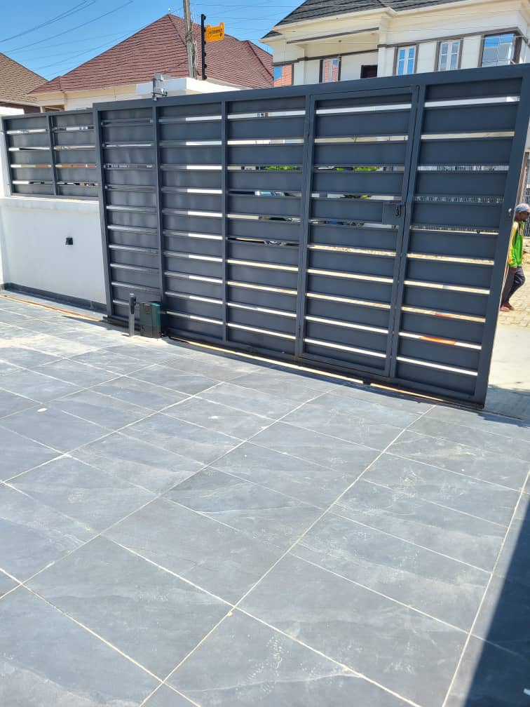 5 bedroom detached duplex with 2 BQ