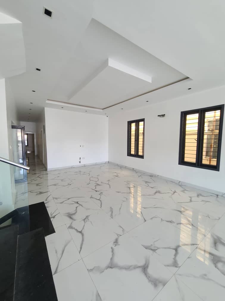 5 bedroom detached duplex with 2 BQ