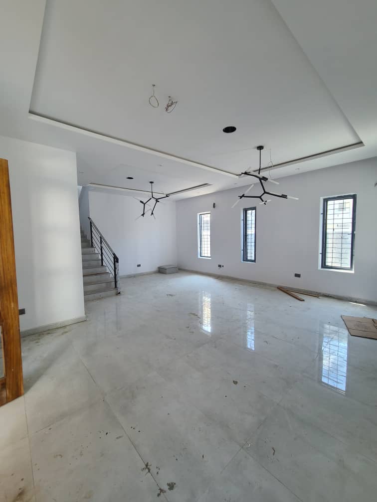 5 bedroom detached duplex with BQ