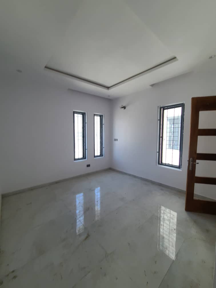 5 bedroom detached duplex with BQ