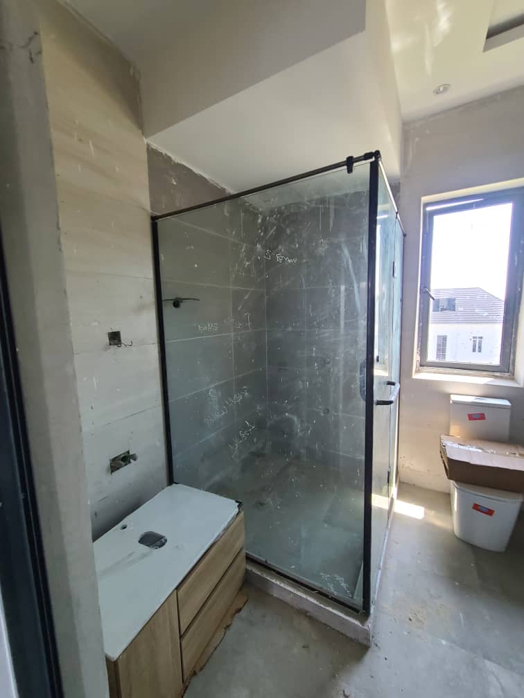 5 bedroom detached duplex with BQ