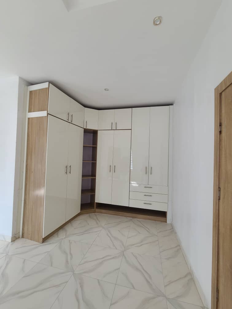 5 bedroom detached duplex with BQ