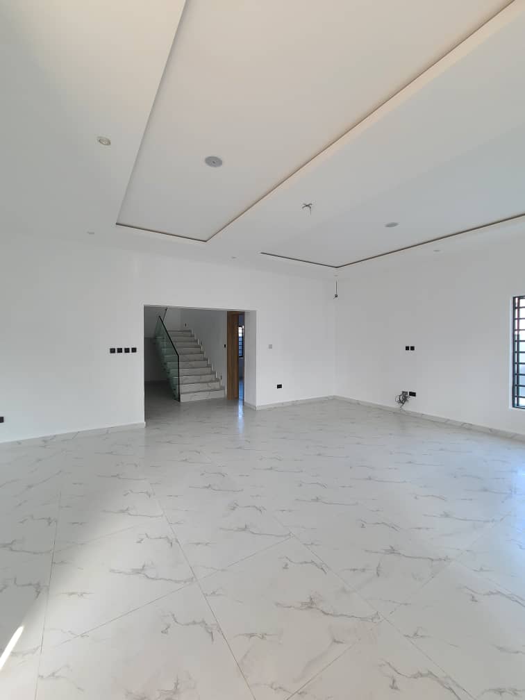 5 bedroom detached duplex with BQ