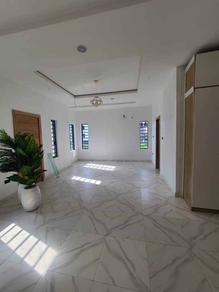 5 bedroom detached duplex with BQ