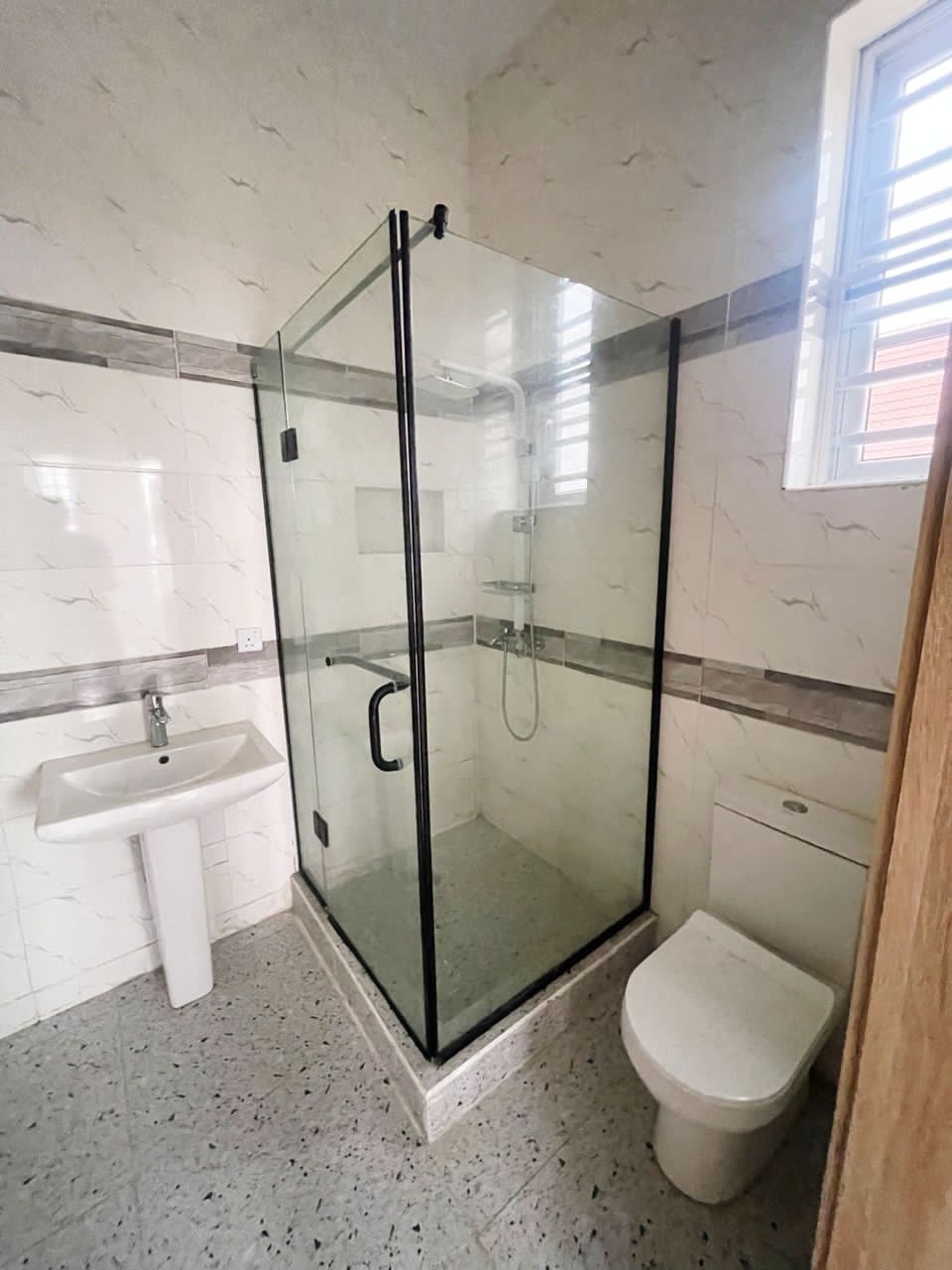 5 bedroom detached duplex with BQ