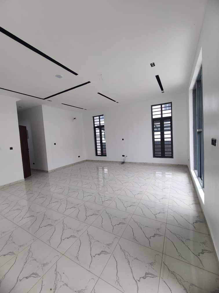 5 bedroom detached duplex with BQ