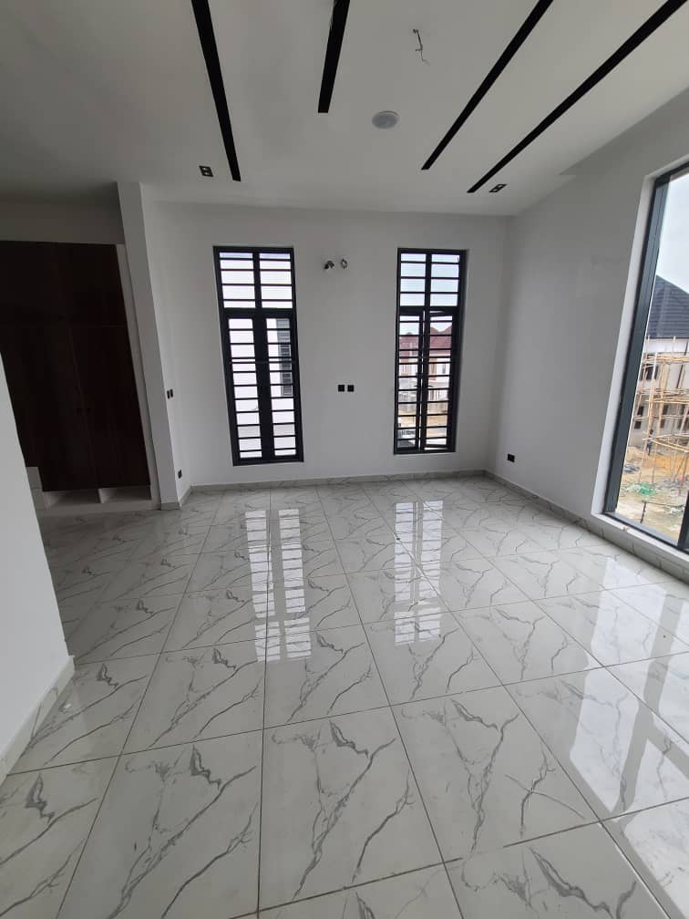 5 bedroom detached duplex with BQ