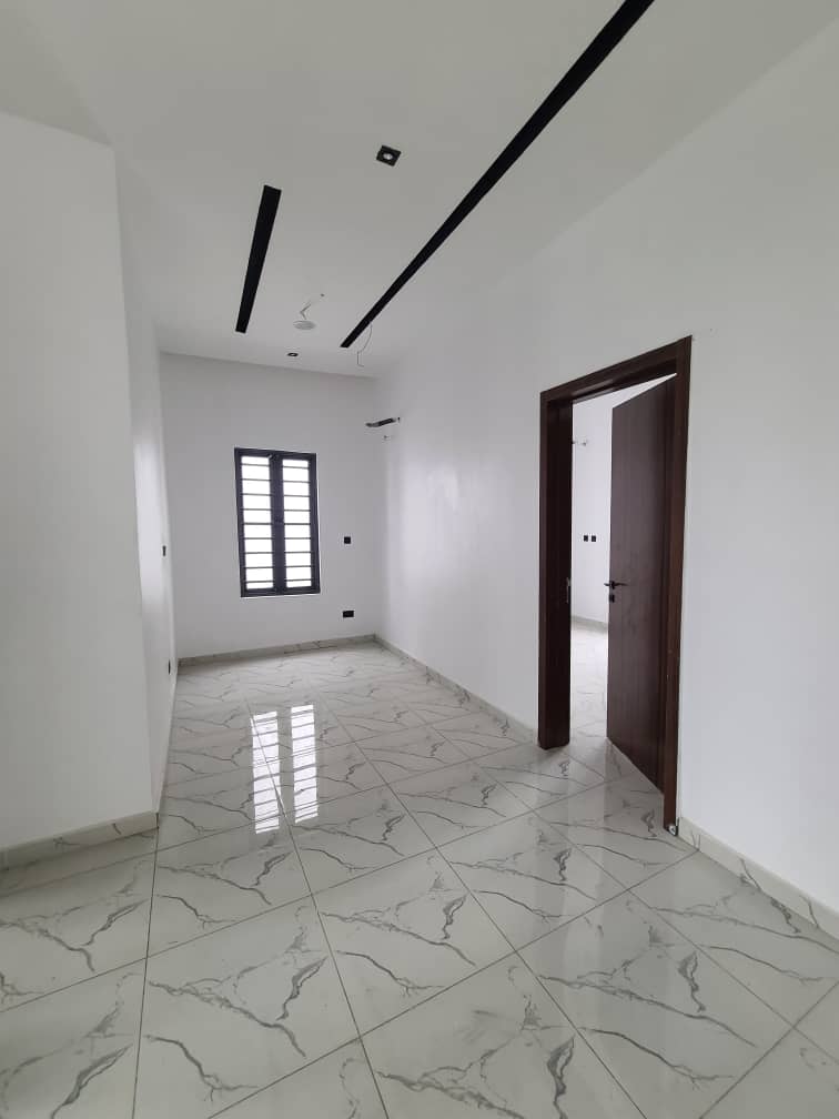 5 bedroom detached duplex with BQ