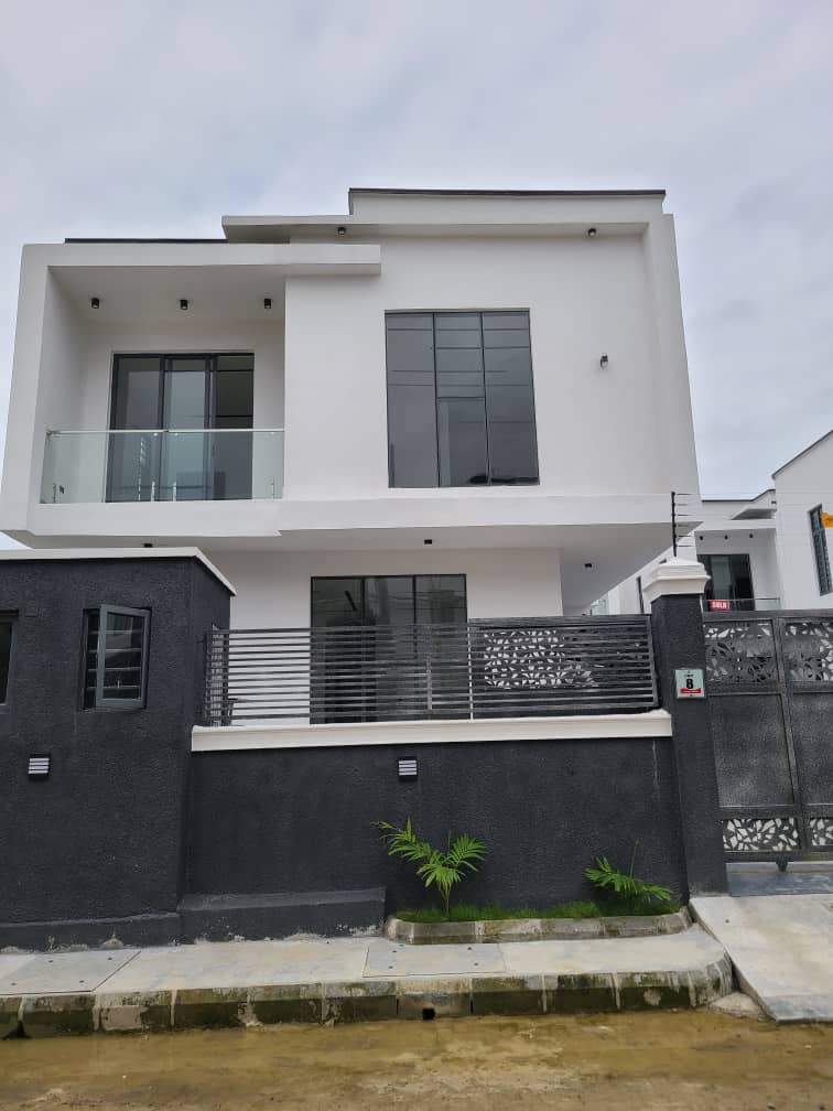 5 bedroom detached duplex with BQ