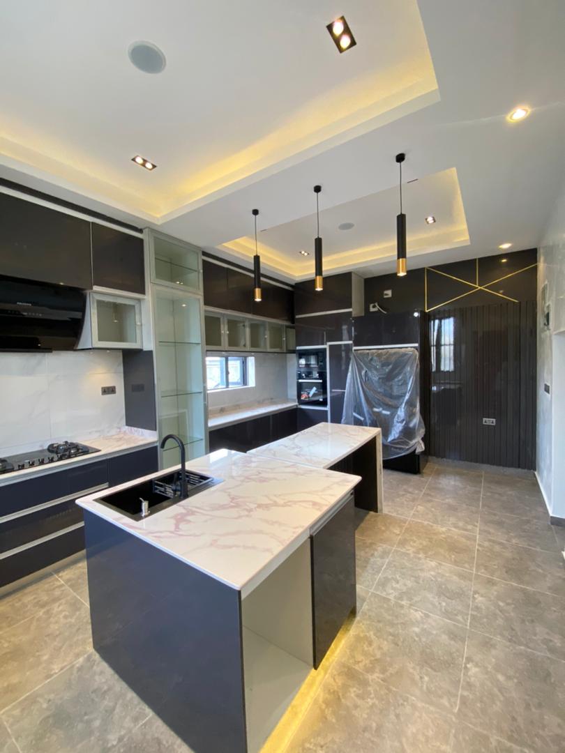 5 bedroom detached duplex with BQ