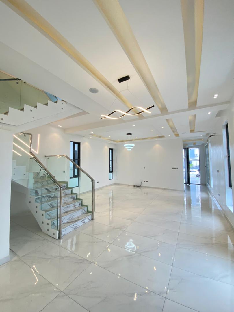 5 bedroom detached duplex with BQ